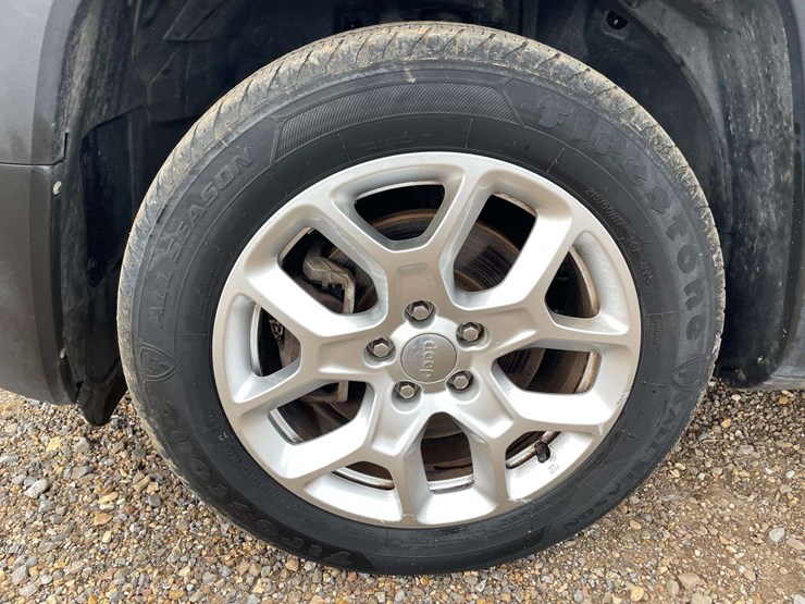 2017-jeep-renegade-image-19