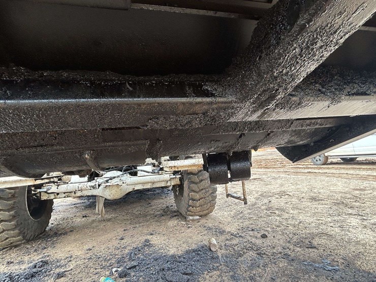 roadtec-mtv1000d-asphalt-material-transfer-buggy-image-28