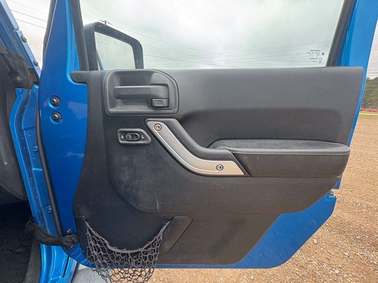 2014-jeep-wrangler-image-15