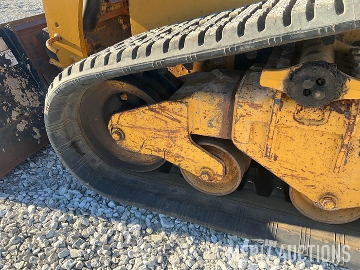 2015-caterpillar-259d-image-18