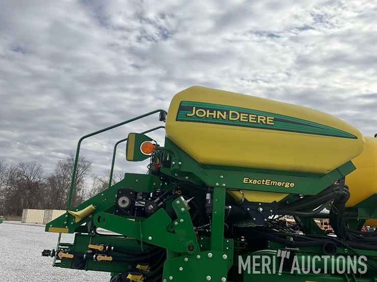 2019-john-deere-1775nt-image-32