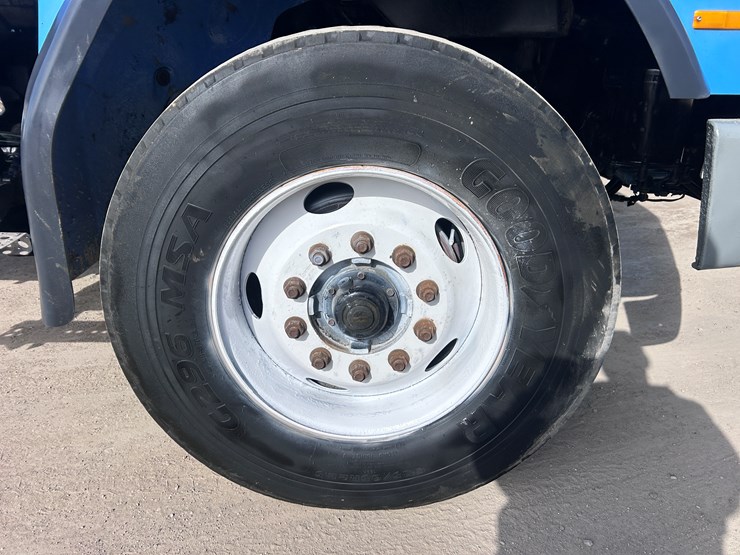 #1680-•-freightliner-day-cab-truck-tractor-image-74