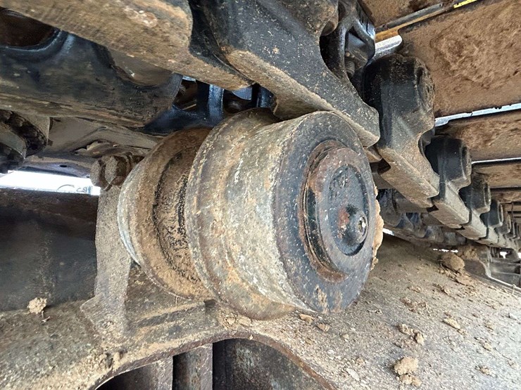 2015-komatsu-pc210-lc-10-image-12