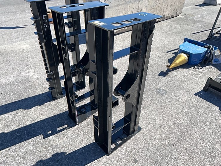 new-wolverine-hay-spear-skid-steer-attachment-(no-spear)-image-1