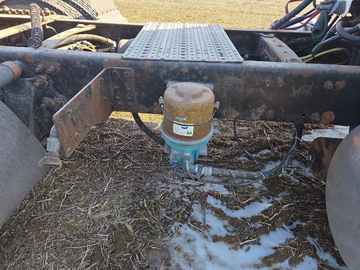 2007-freightliner-day-cab-semi-image-30