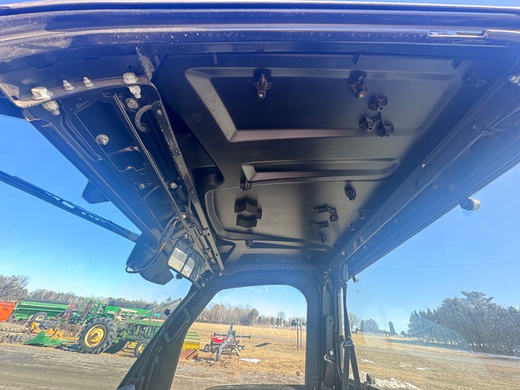 #4085-•-john-deere-xuv835-image-12