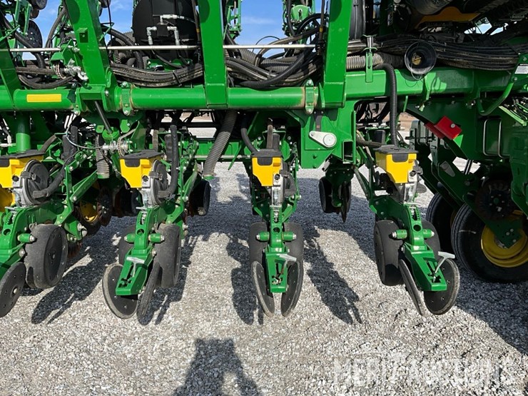 2022-john-deere-1795-image-19