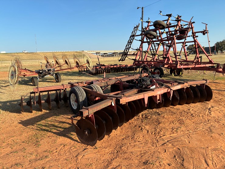 massey-ferguson-620-image-1