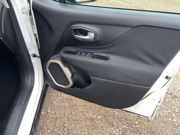 2017-jeep-renegade-image-17