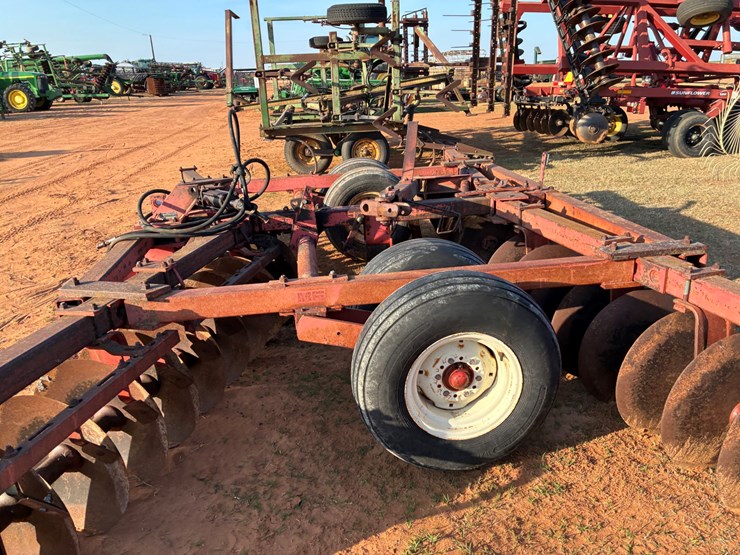 massey-ferguson-620-image-3