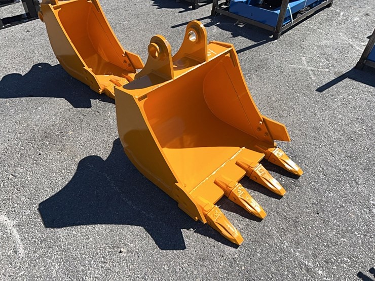 new-giyi-24in.-digging-bucket-excavator-bucket-image-1