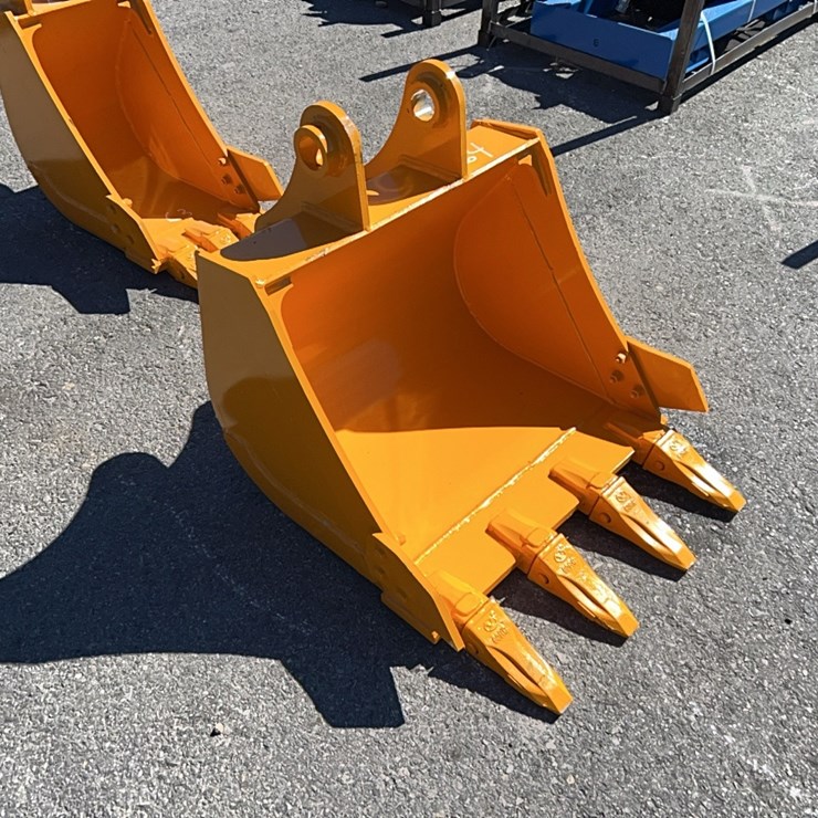 NEW GIYI 24IN. DIGGING BUCKET EXCAVATOR BUCKET