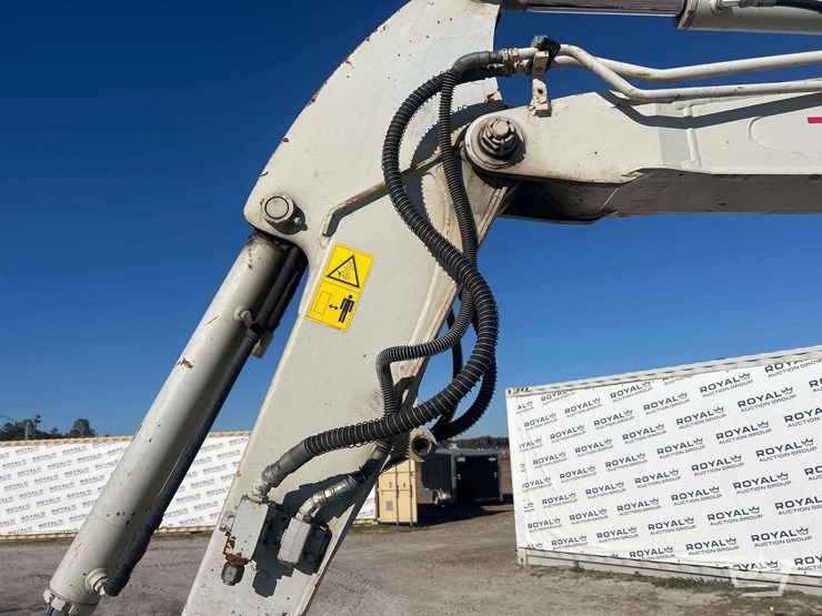 2014-takeuchi-tb260-image-19