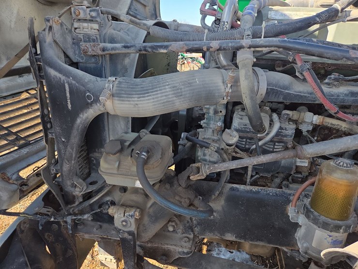 2007-freightliner-day-cab-semi-image-43