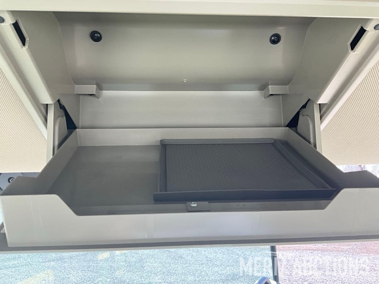 2023-john-deere-8r-340-image-42