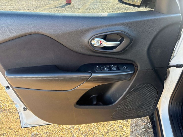 2014-jeep-cherokee-image-12