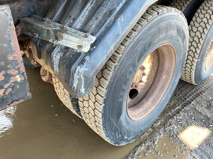 1996-ford-l9000-image-15