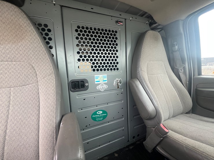 2012-chevrolet-express-g2500-image-17