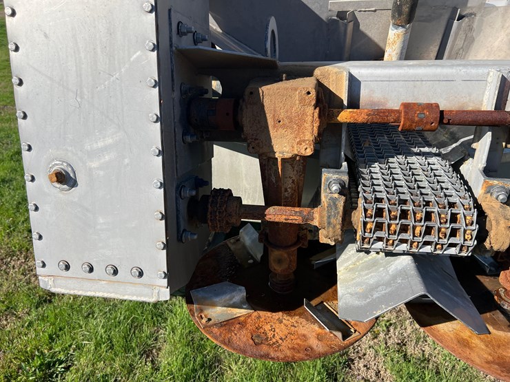 adams-high-clearance-5-ton-spreader-image-31