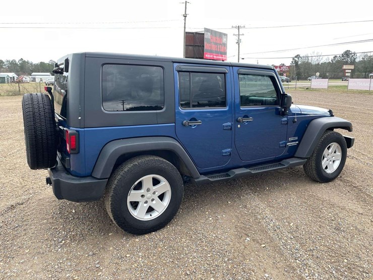 2010-jeep-wrangler-sport-image-3