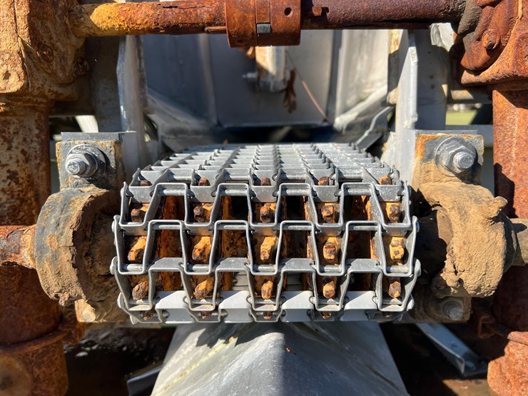 adams-high-clearance-5-ton-spreader-image-18