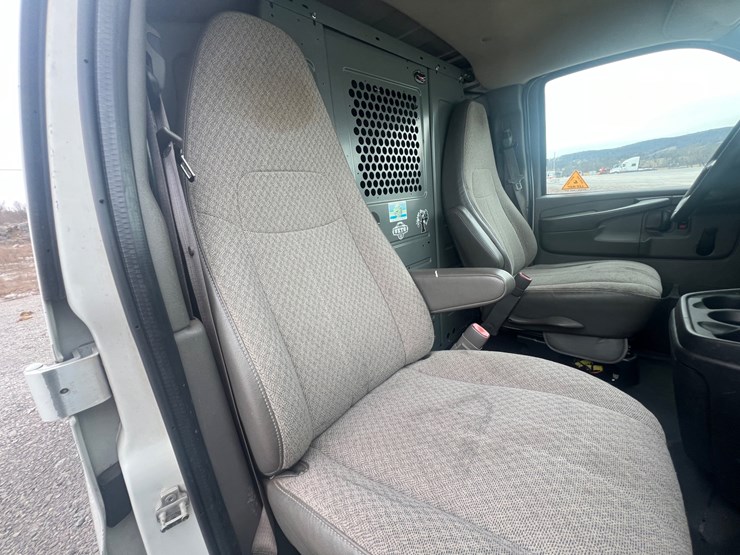 2012-chevrolet-express-g2500-image-16