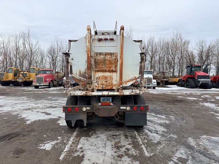 1999-mack-dm690-image-6