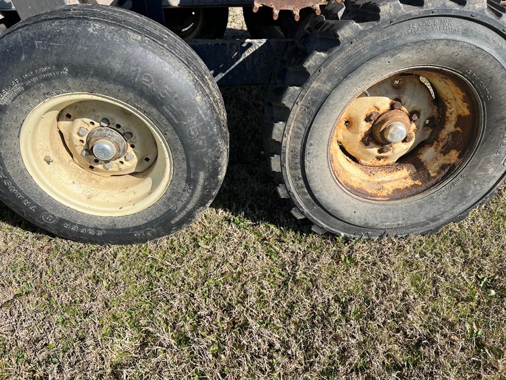 adams-5-ton-fertilizer-spreader-image-31