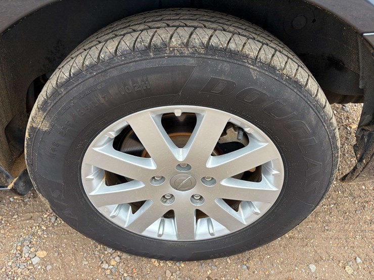 2014-chrysler-town-&-country-image-8