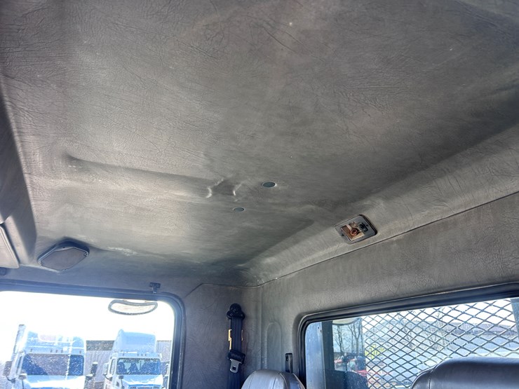 #1679-•-2003-kenworth-flatbed-truck-image-33