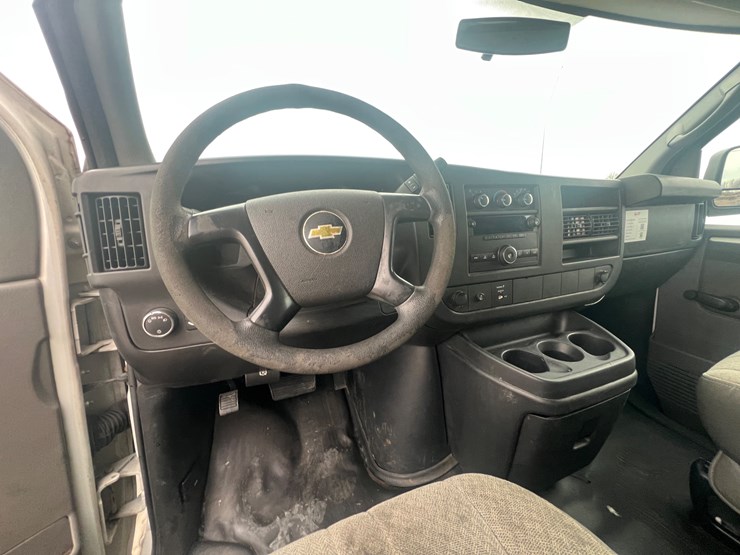 2012-chevrolet-express-g2500-image-26