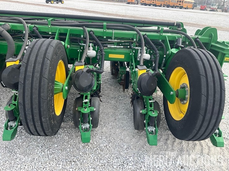 2019-john-deere-1775nt-image-38