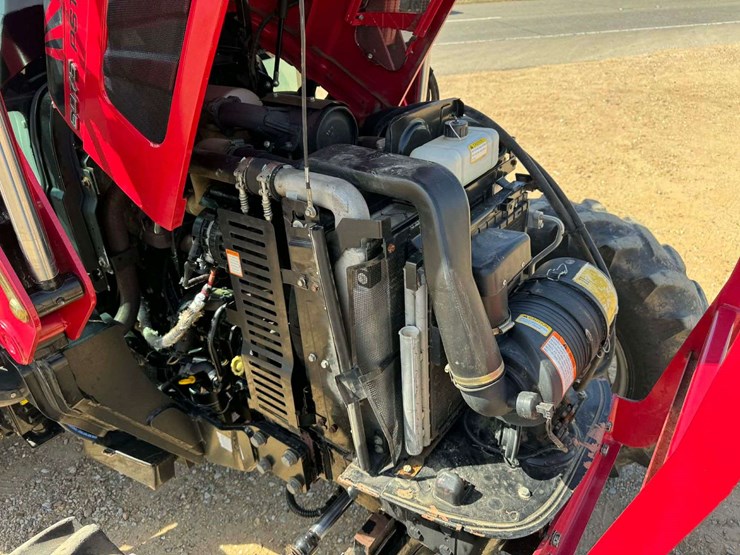 2020-mahindra-6075-image-10