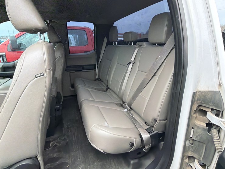 2020-ford-f150-xl-image-12