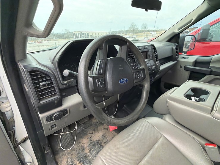 2020-ford-f150-xl-image-16