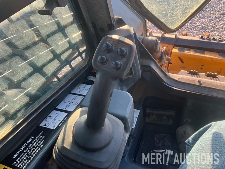 2022-deere-325g-image-28