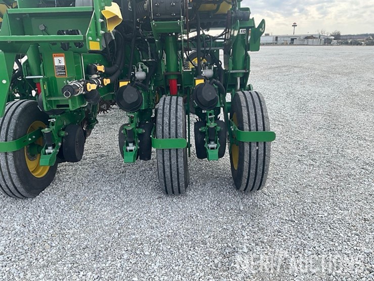 2019-john-deere-1775nt-image-31