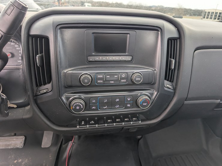 2017-chevrolet-1500-image-8