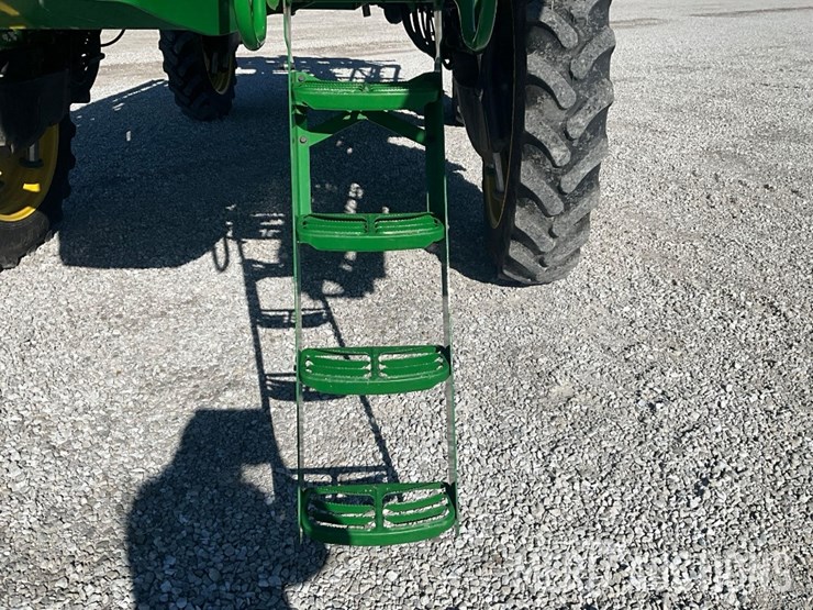 2022-john-deere-410r-image-32