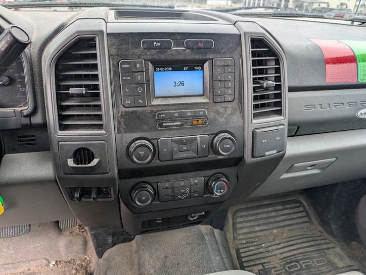 2020-ford-f350-xl-image-8