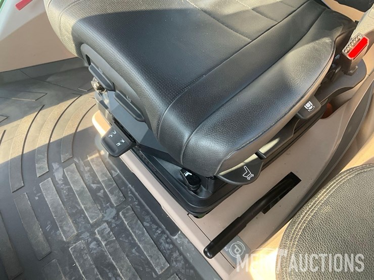 2025-fendt-943mt-vario-image-33