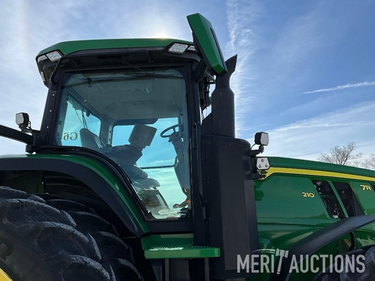 2022-john-deere-7r-210-image-31