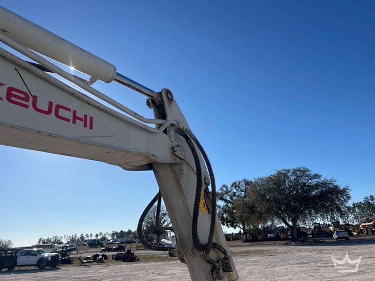 2014-takeuchi-tb260-image-15