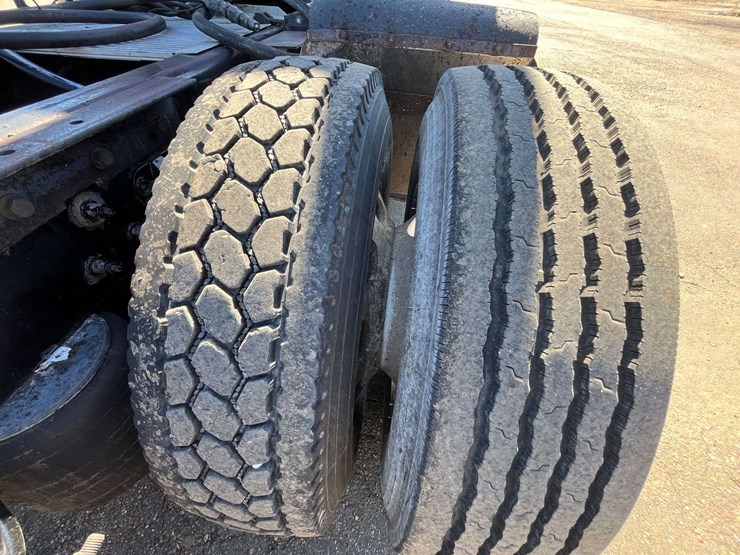 2012-peterbilt-386-image-15