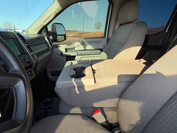 2019-ford-f250-xlt-image-16