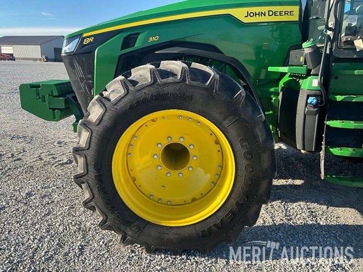 2023-john-deere-8r-310-image-12