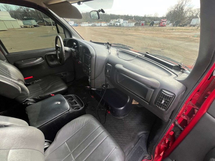 2008-chevrolet-kodiak-5500-4x4-crew-cab-flatbed-truck-(85,344-miles)-image-25