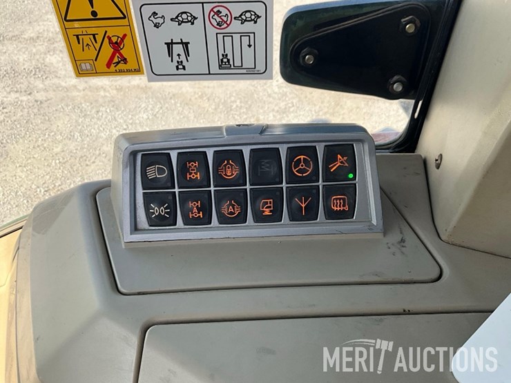 2014-massey-ferguson-8650-image-49