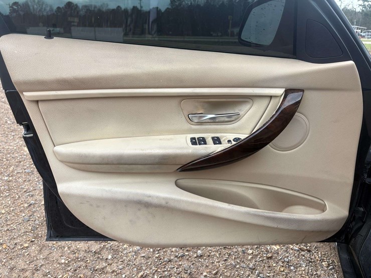 2014-bmw-320i-4-door-sedan-(84,380-miles)-image-9