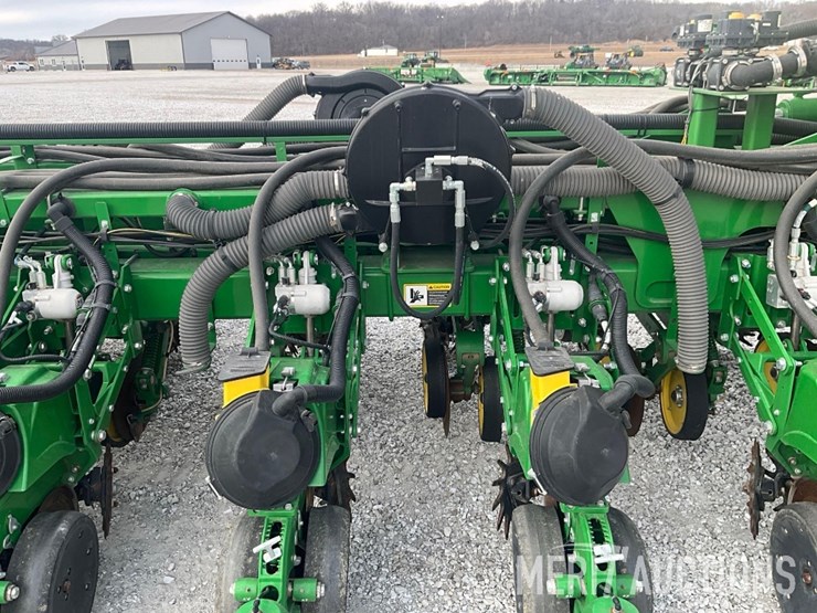 2019-john-deere-1775nt-image-18